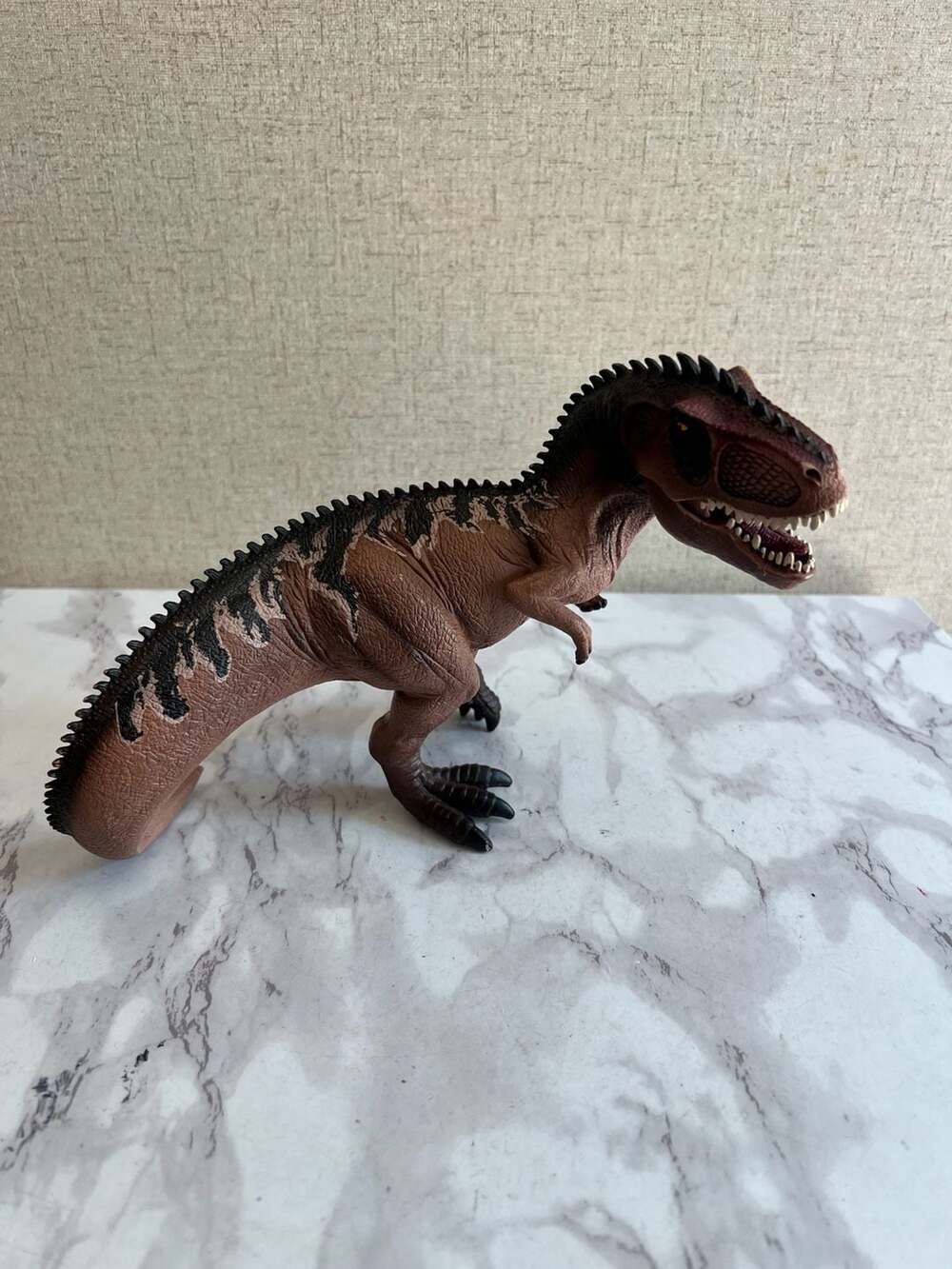 Schleich Giganotosaurus Adult Dinosaur Figure Brown with Hinged Jaw